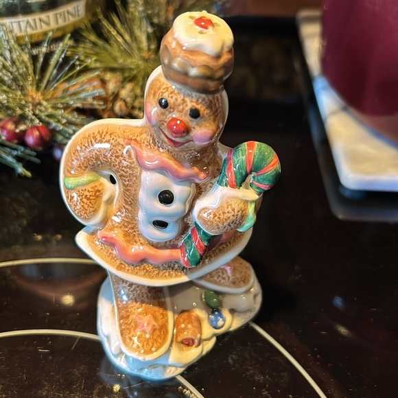 Fitz and Floyd Ginger Bread Salt & Pepper Shakers - Picture 3 of 8